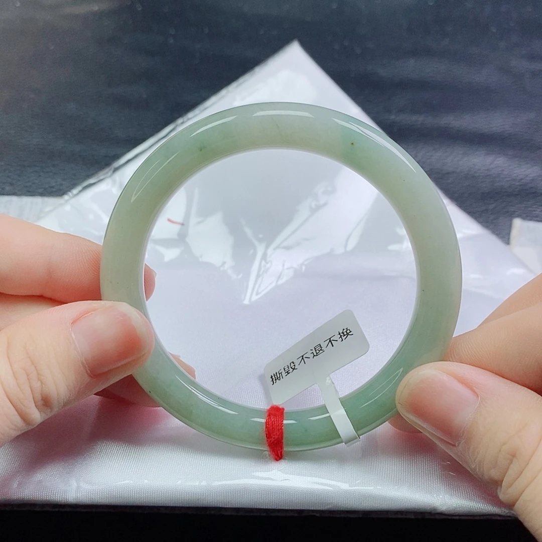 翡翠手镯未镶嵌54圆条淡绿