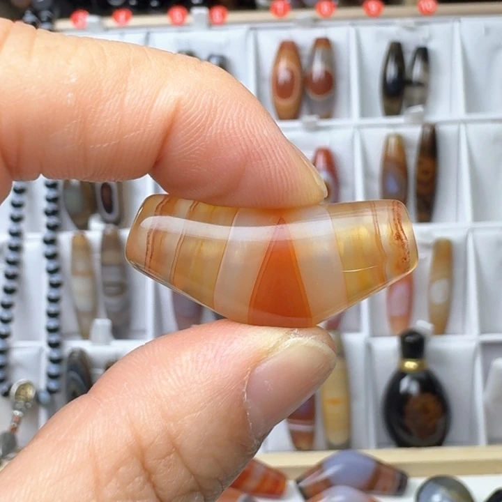 崔***店玛瑙/玉髓未镶嵌颈饰