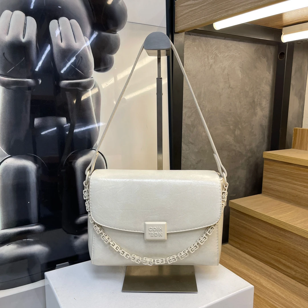 2025春夏新款链条小方包 时尚简约单肩腋下包通勤斜跨包 (B045)