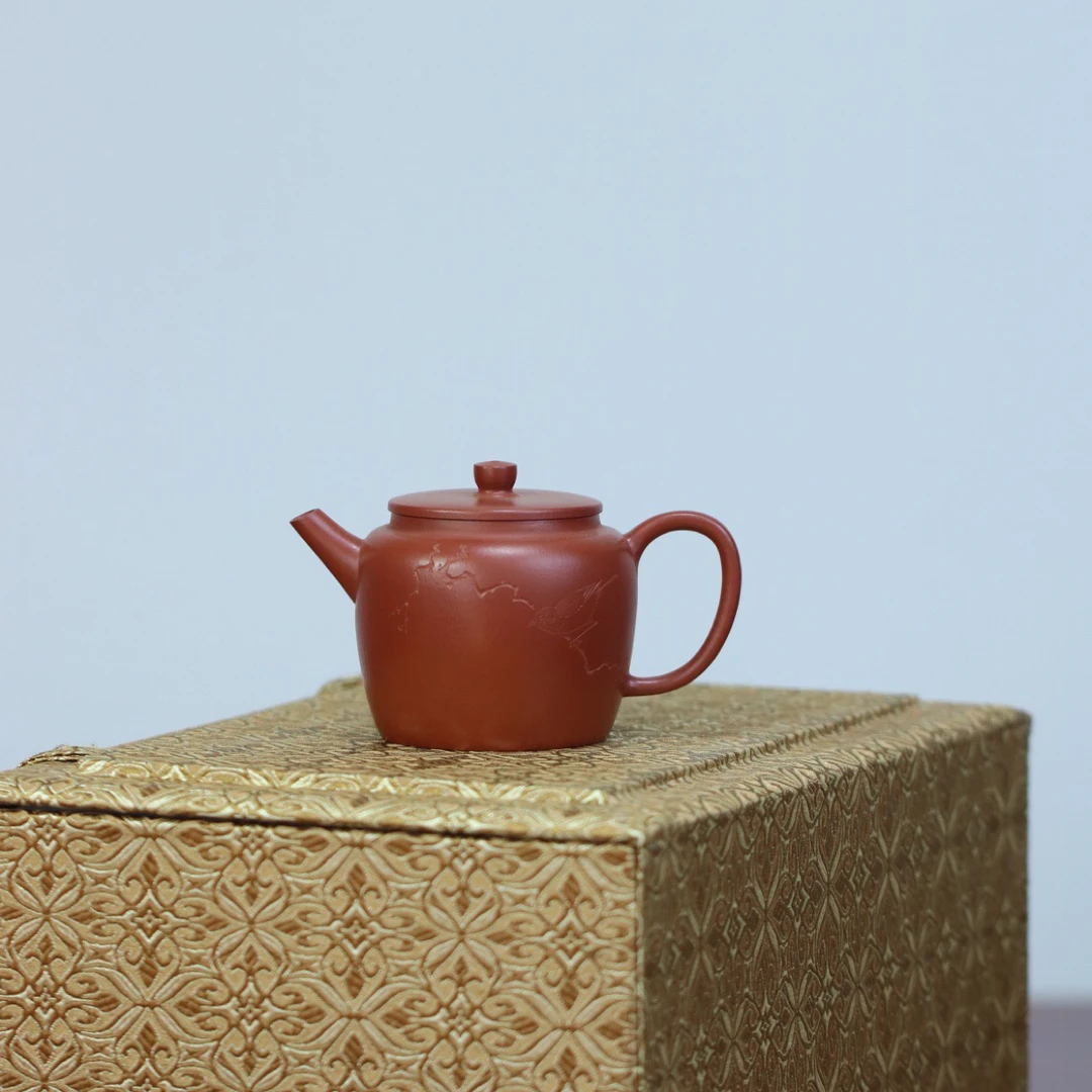 小直肩，实力派朱泥名家许跃峰，原矿大红袍朱泥，110cc，内推7孔