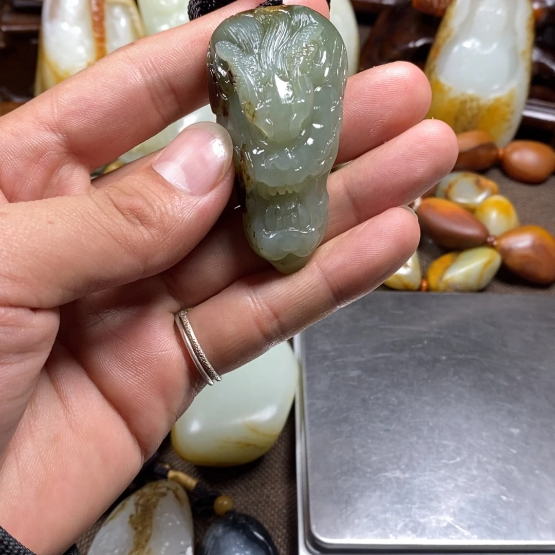 和田玉未镶嵌把件