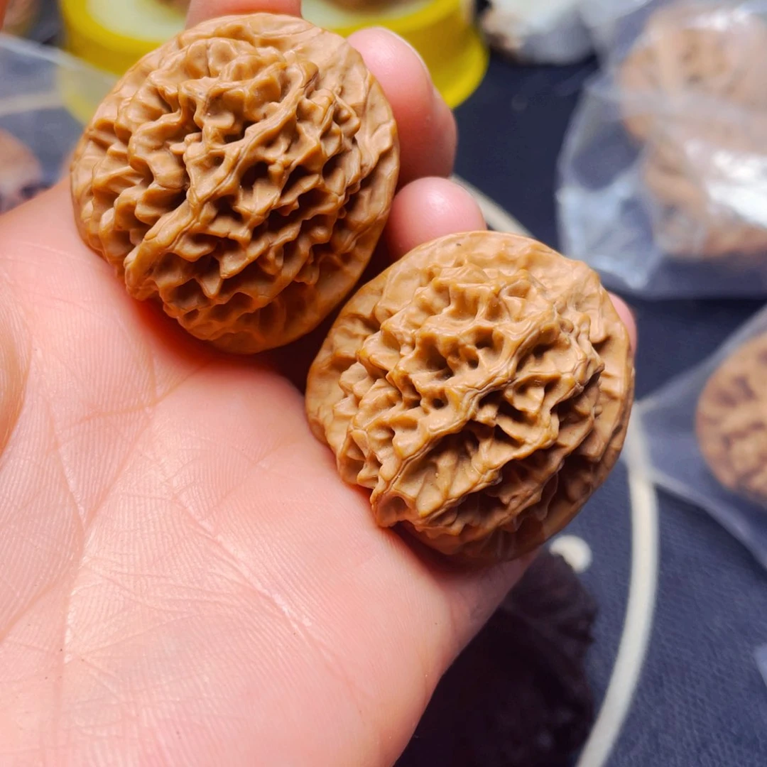 文玩核桃把件秦闷一对