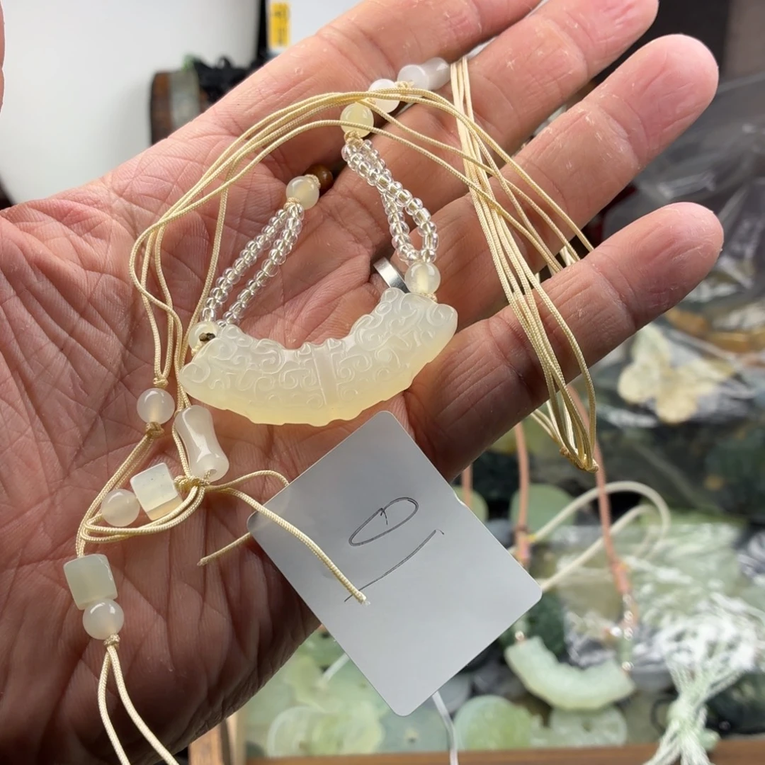 蛋***甜蛇纹石玉合金吊坠