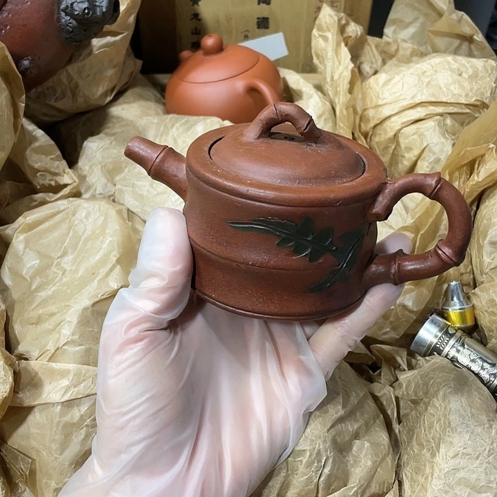 紫砂茶壶，原矿泥料，手工制作的一把紫砂壶