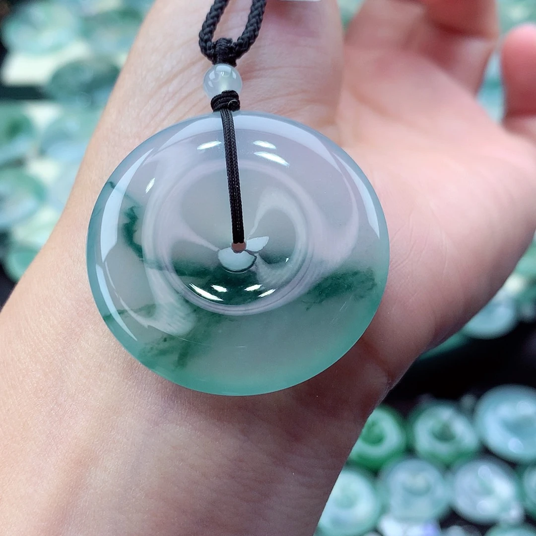 翡翠未镶嵌颈饰编号32。尺寸35-6