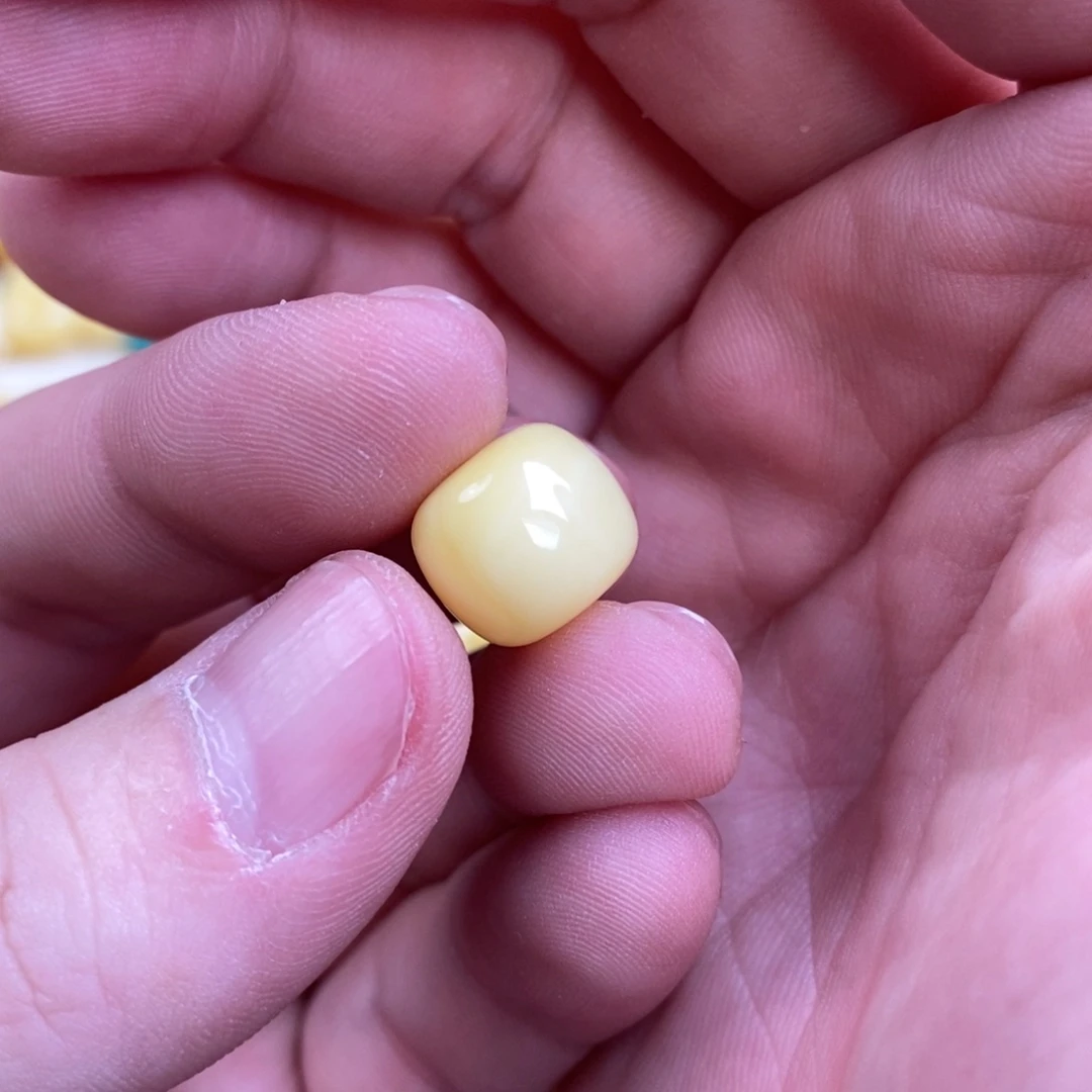 蜜蜡裸石未镶嵌月*配饰