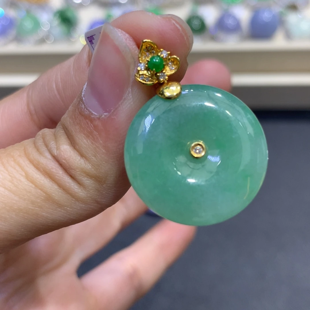 翡翠颈饰18K金镶嵌翡翠