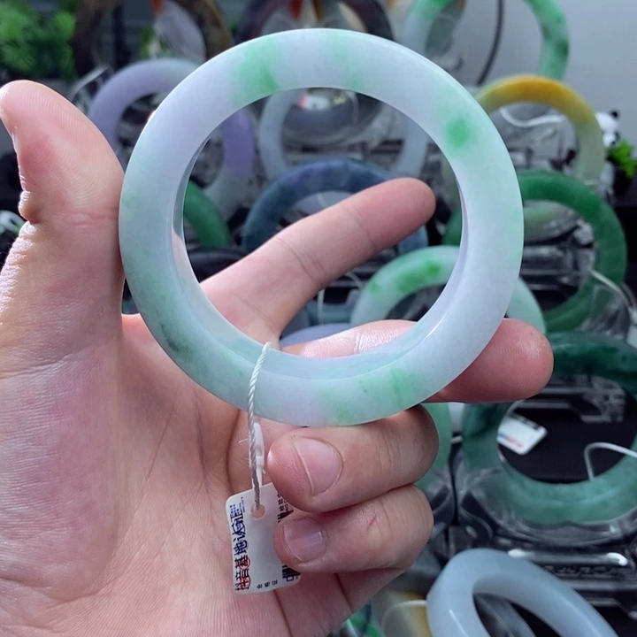 未镶嵌天然翡翠手镯定制翡翠