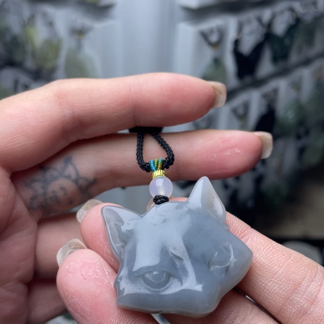 岫玉未镶嵌颈饰狐狸