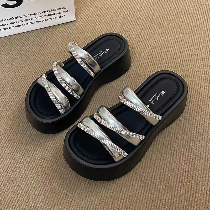 【小孜】919-16厚底增高凉拖鞋女夏新款外穿时尚水钻松糕一字拖鞋子