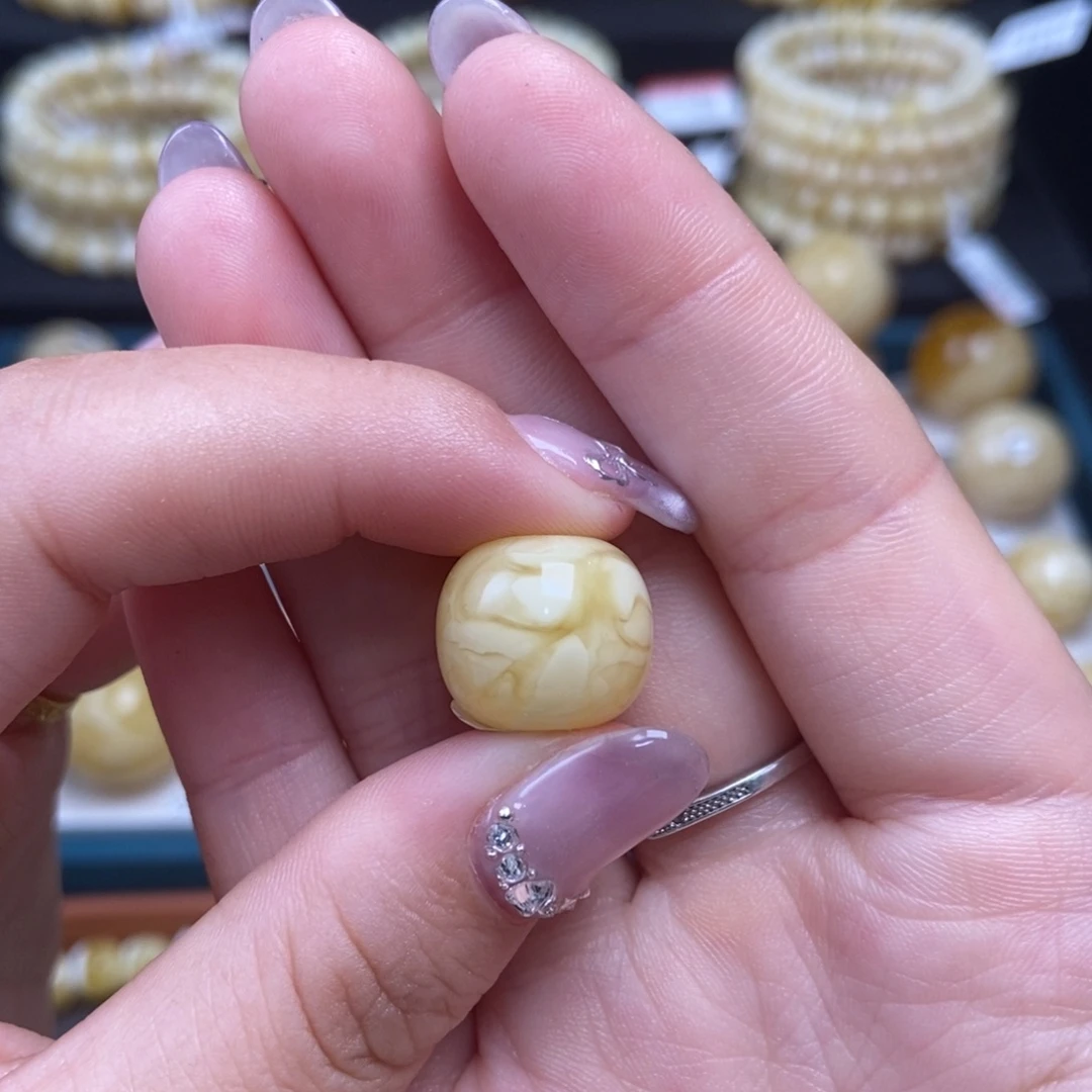 蜜蜡未镶嵌珠宝奇石14.5*12.9mm