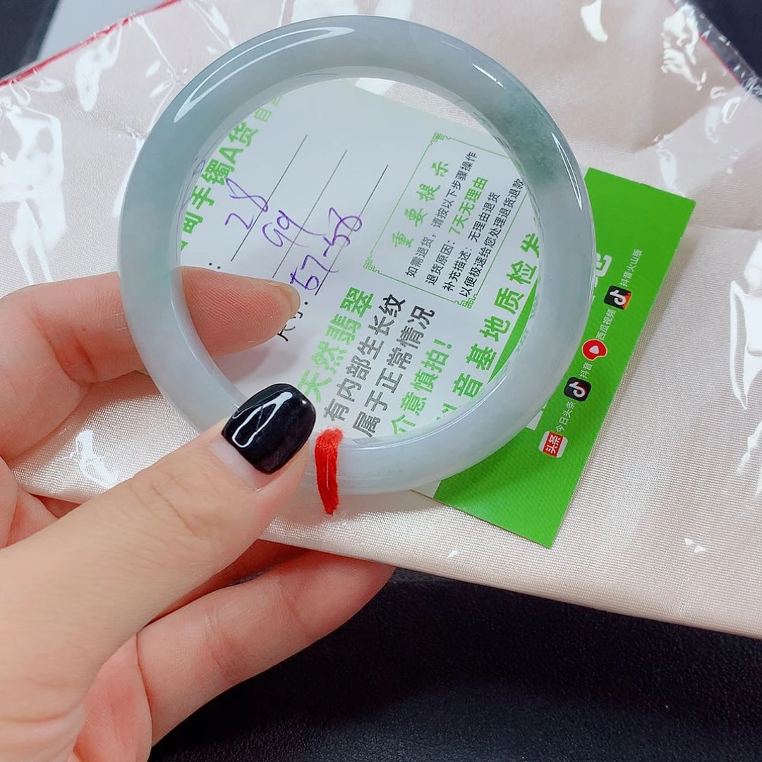 翡翠手镯未镶嵌翡翠