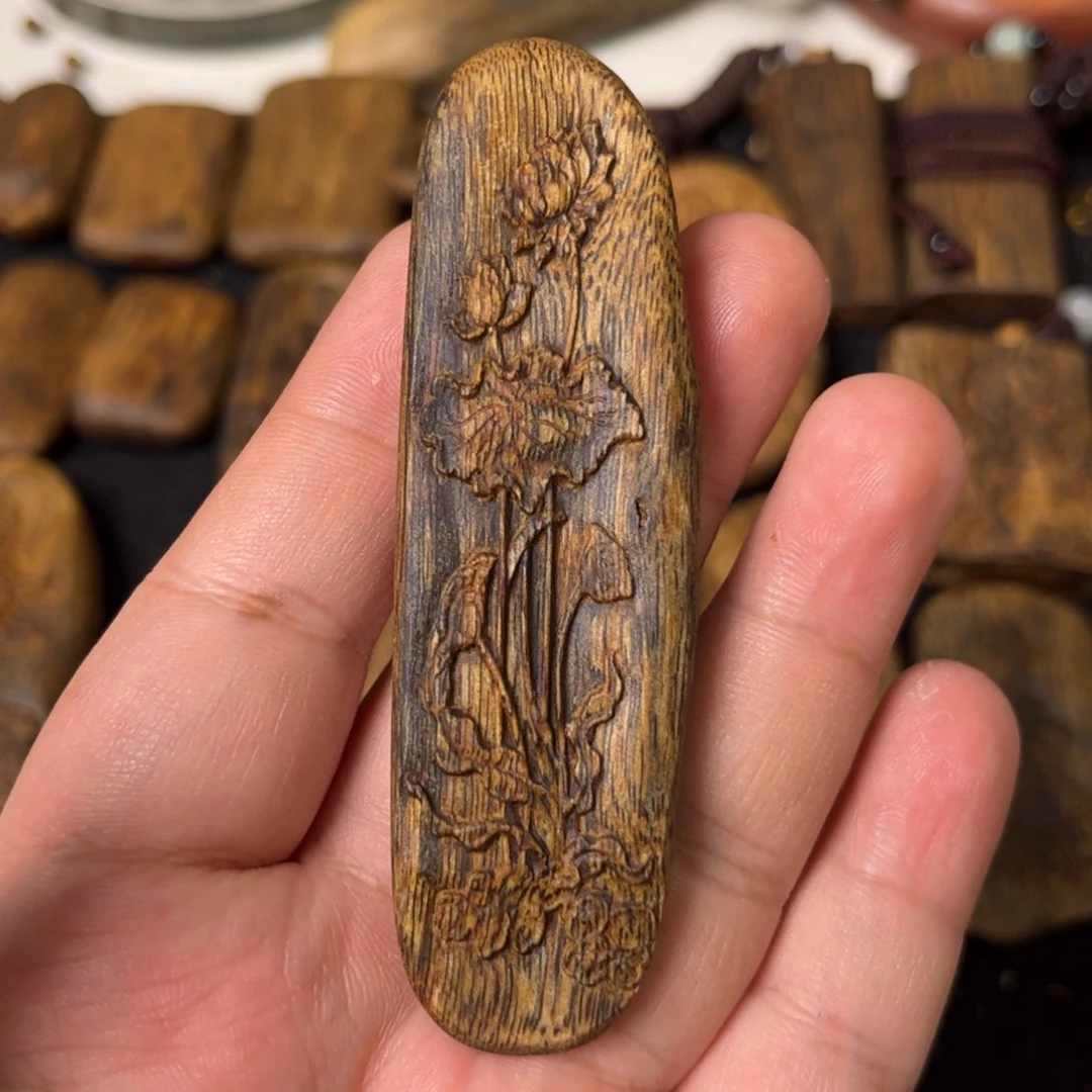 沉香吊坠军奇楠沉香原材料雕刻吊坠一块