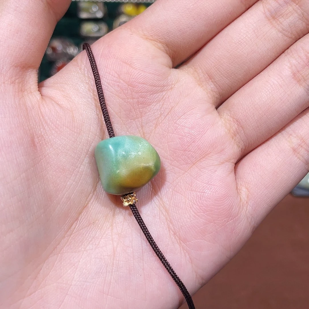 *****绿松石未镶嵌颈饰