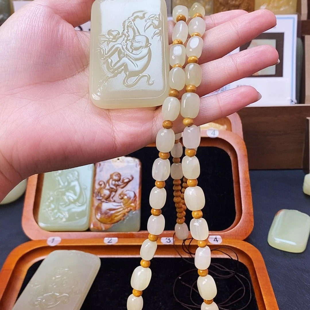 新疆昆仑山料方解石玉
