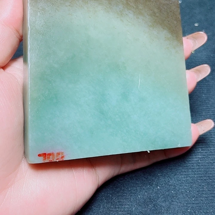 贝***贝和田玉（糖玉）未镶嵌珠宝奇石