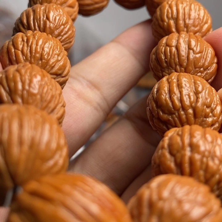 猴头核桃吊坠不晓得怎么形容