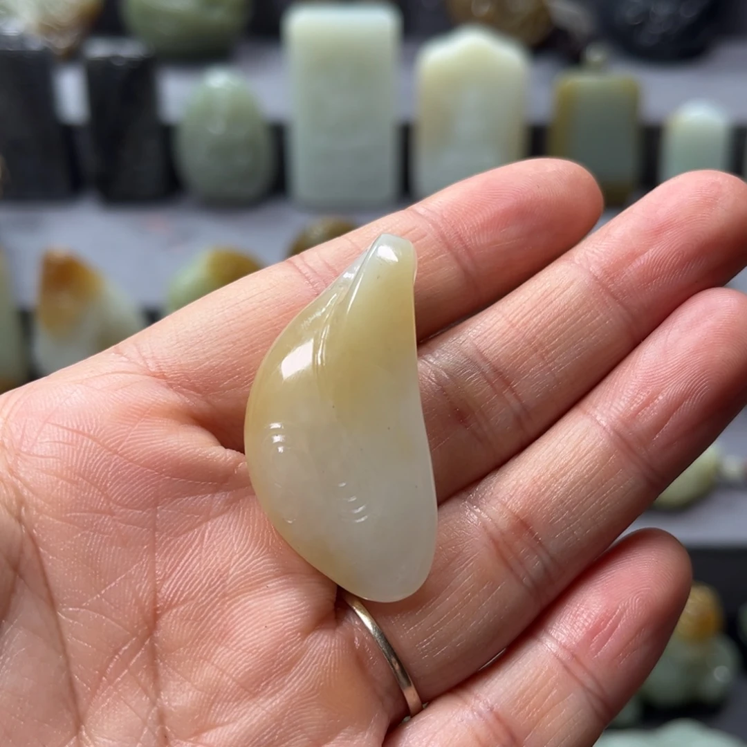 和田玉（糖玉）未镶嵌颈饰