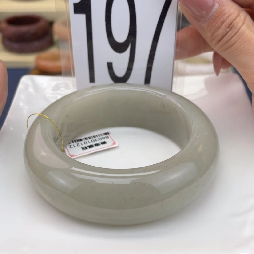 【闪购商品】石英质玉手镯未镶嵌