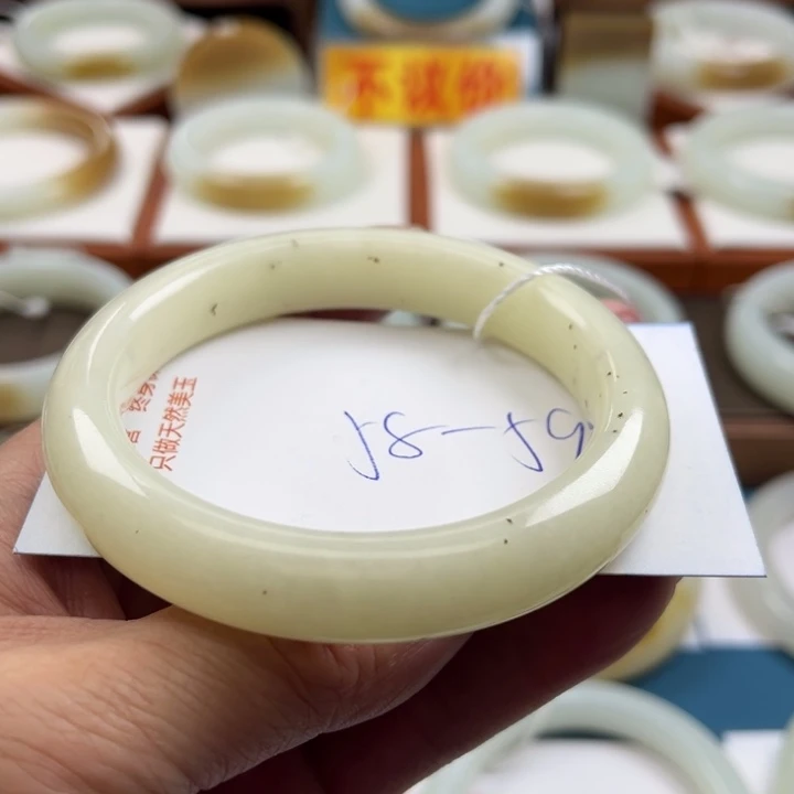 和田玉手镯未镶嵌我****子