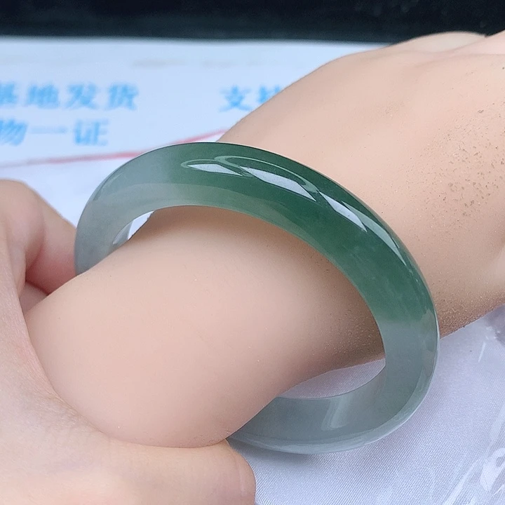 翡翠手镯未镶嵌天然