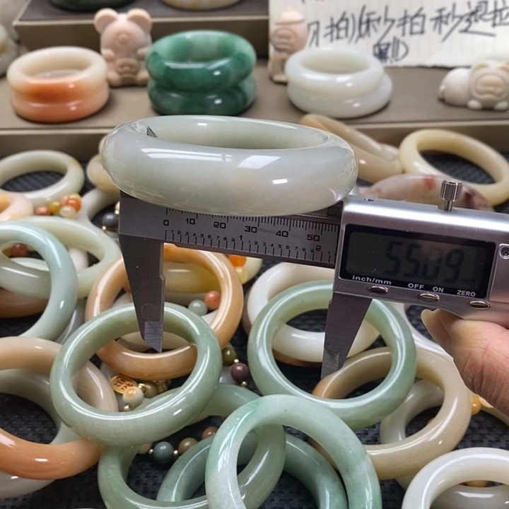 石英质玉未镶嵌手镯