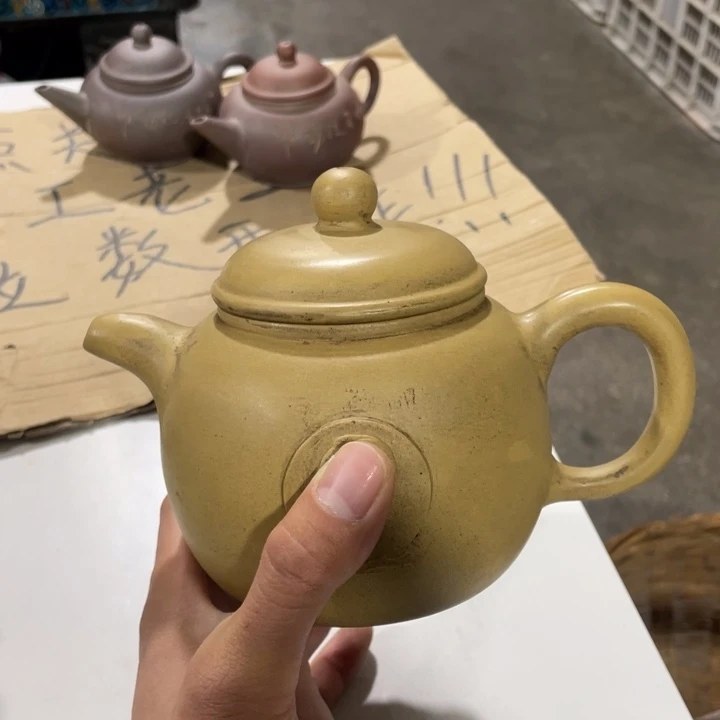 老厂紫砂壶一件。