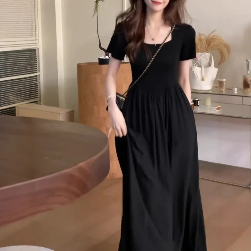 大码女装秋季新款法式赫本风连衣裙胖mm遮肉显瘦时尚设计感小黑裙