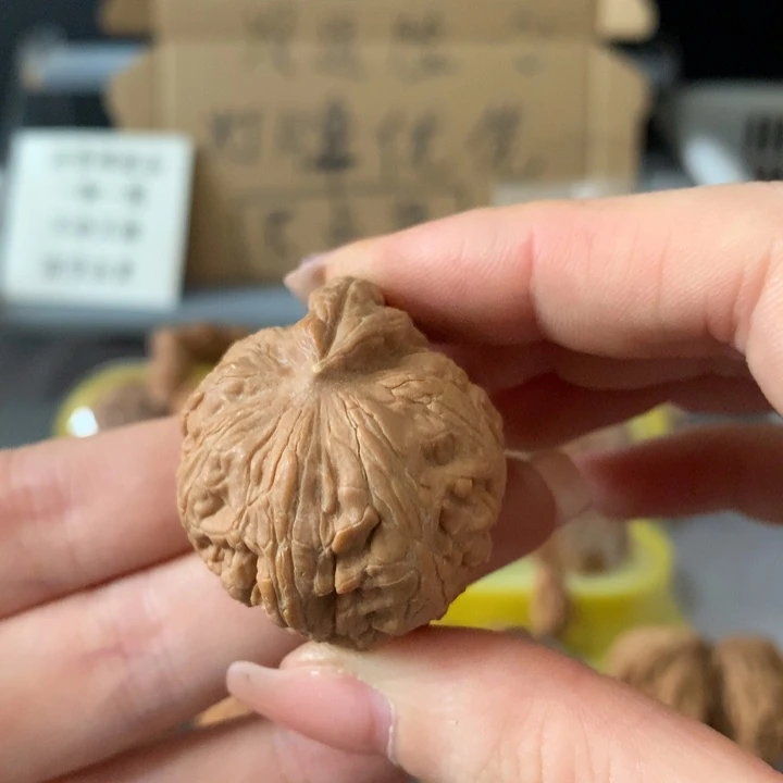 寻***乐吊坠文玩核桃异形单只，有瑕疵