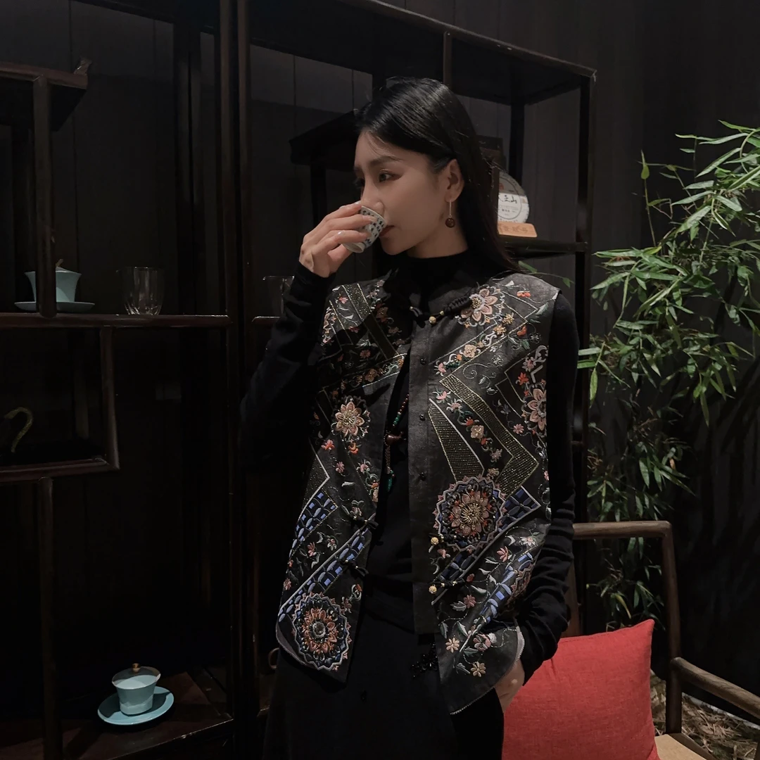 Betty Bairn【乔花樽 · 香云纱】打籽绣老料桑蚕丝马甲25B-BW9585