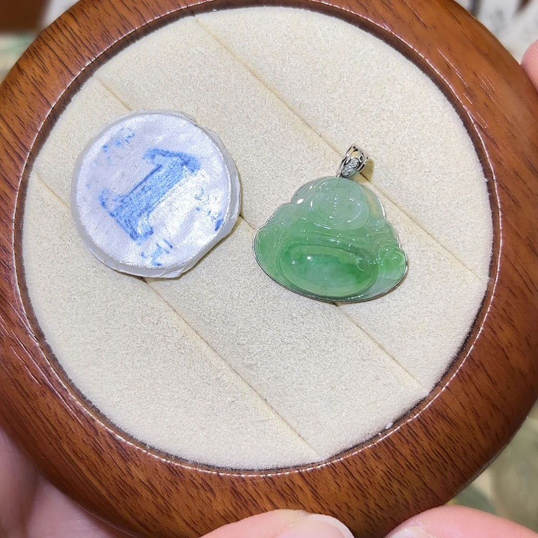 翡翠18K金镶嵌颈饰佛公