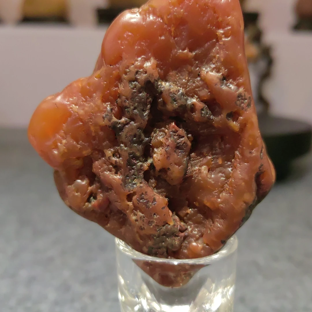 一物一拍，高品质贺州红腊石天然原石手把件。85㎜x25㎜x60㎜，重154克。