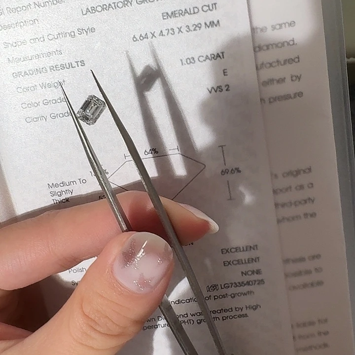 合成钻石裸石1.03ct 祖母绿切割 e vvs2 igi证书