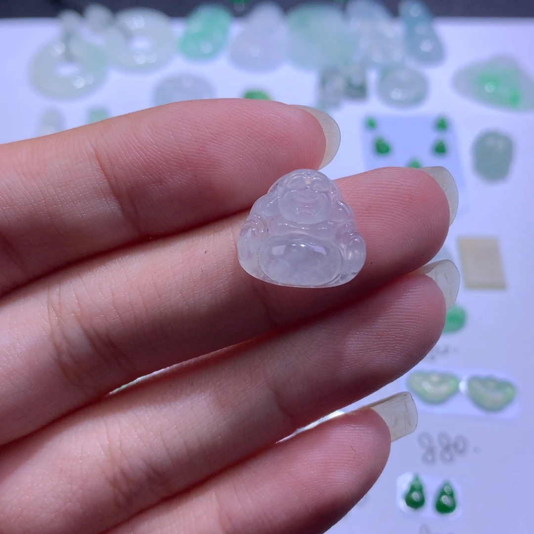 翡翠未镶嵌颈饰佛