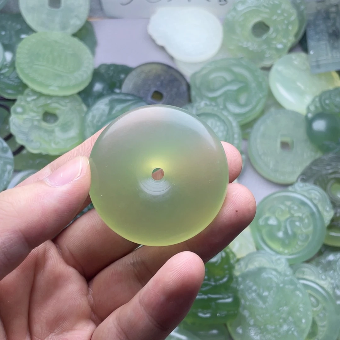 逍***在未镶嵌蛇纹石玉颈饰