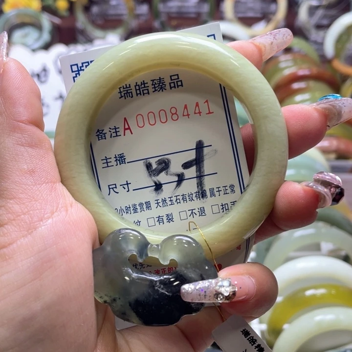 蛇纹石玉手镯未镶嵌