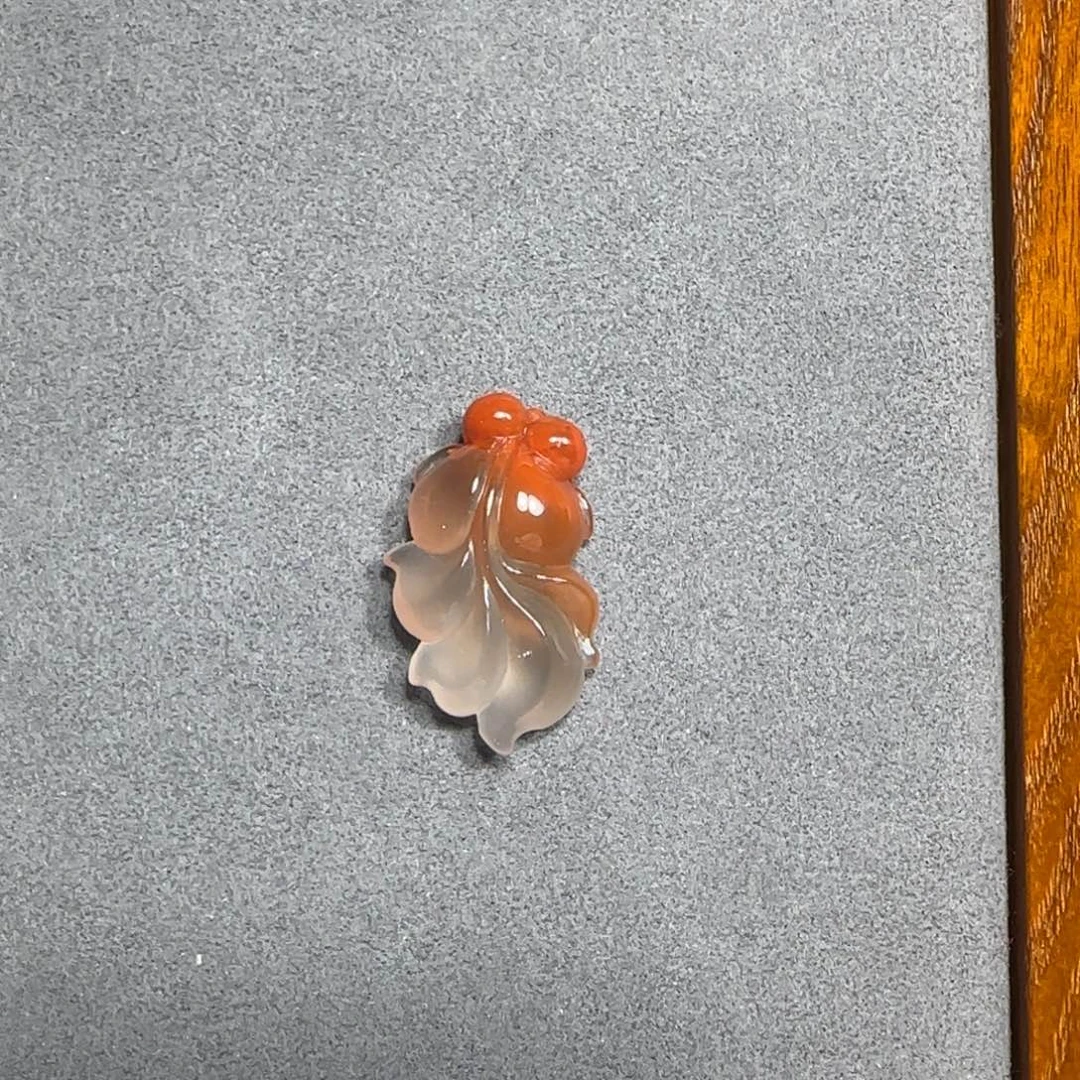 南红玛瑙未镶嵌冰飘金鱼吊坠