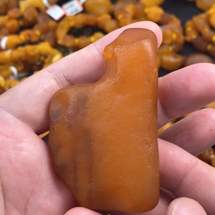 琥珀珠宝奇石未镶嵌全皮手把件