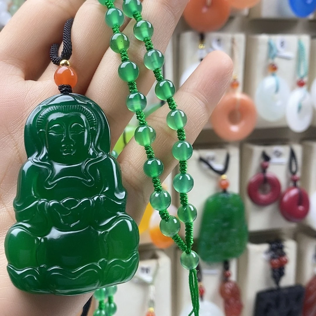 贵***》颈饰未镶嵌石英质玉