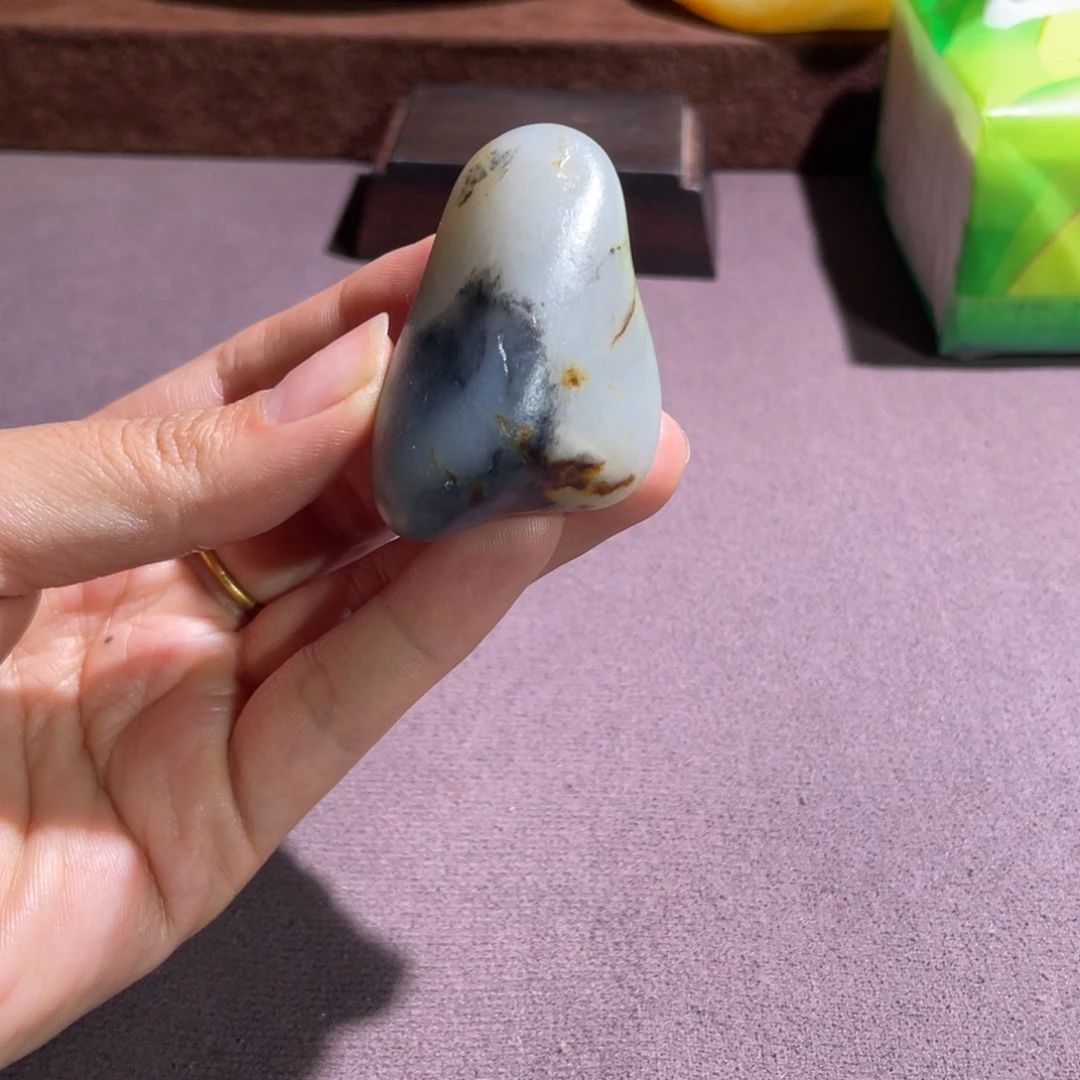 和田玉未镶嵌把件