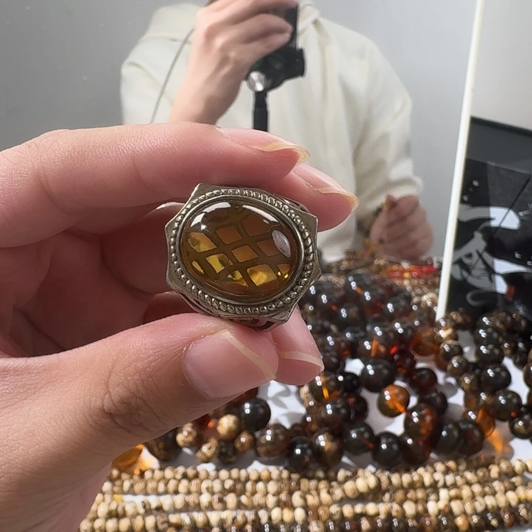 琬***清琥珀未镶嵌裸石抚顺琥珀姐戒指