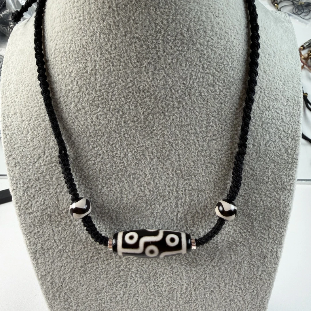 天然玛瑙黑白钙化小尺寸胖珠折线九眼颈链