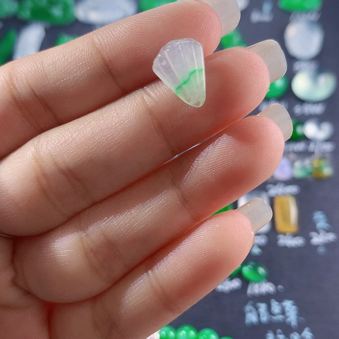 【闪购商品】翡翠颈饰未镶嵌莲蓬