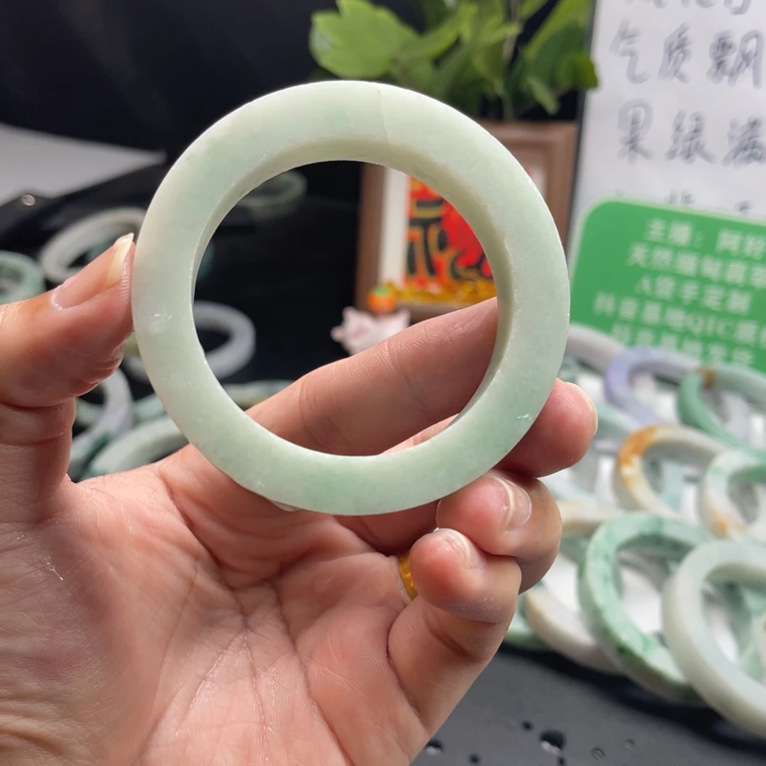 定制翡翠未镶嵌手镯