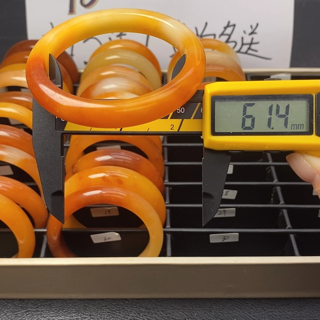 未镶嵌石英质玉（黄龙玉）手镯25号