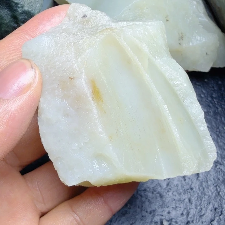 和田玉（糖玉）未镶嵌珠宝奇石