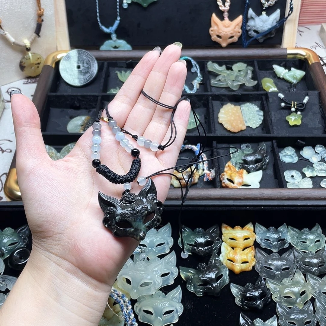 未镶嵌岫玉颈饰面具不退不换