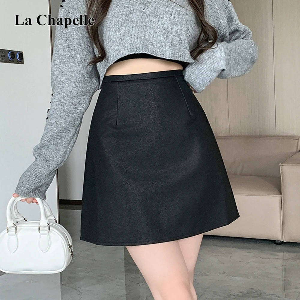 拉夏贝尔半身裙女2025秋冬防走光PU皮短裙高腰显瘦A字磨砂哑光裙