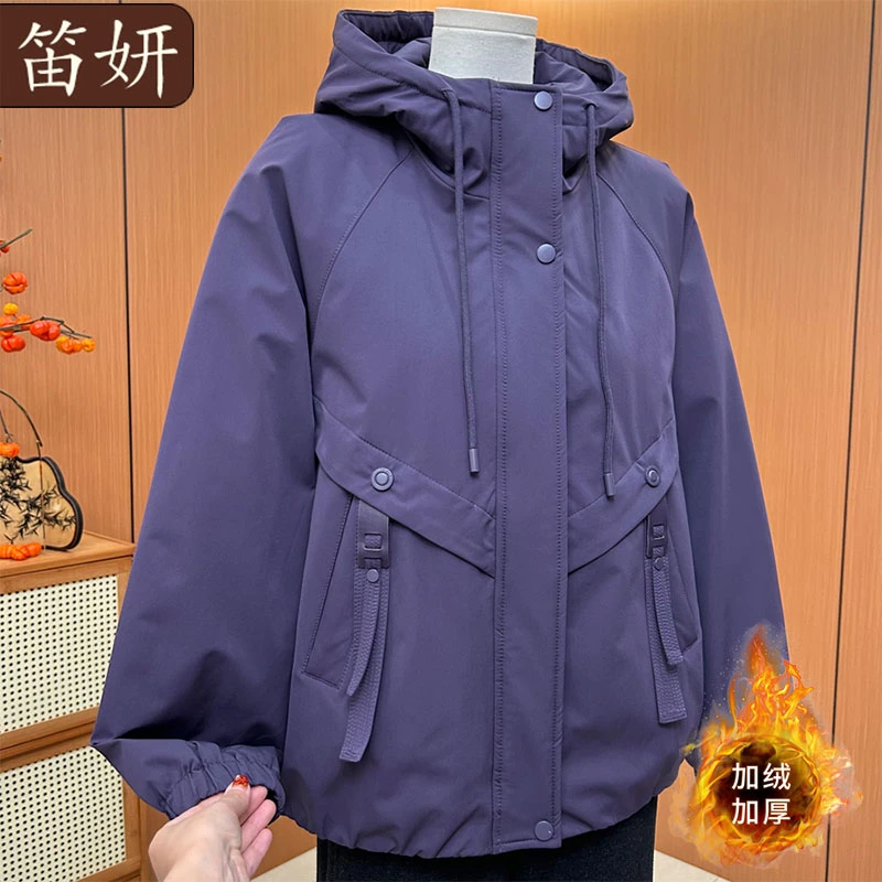 高端妈妈冬装新款今年流行洋气好看加绒连帽拉链冲锋衣外套女上衣