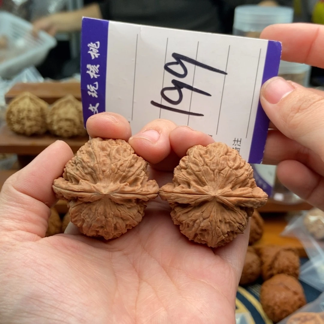 文玩核桃吊坠40白狮子